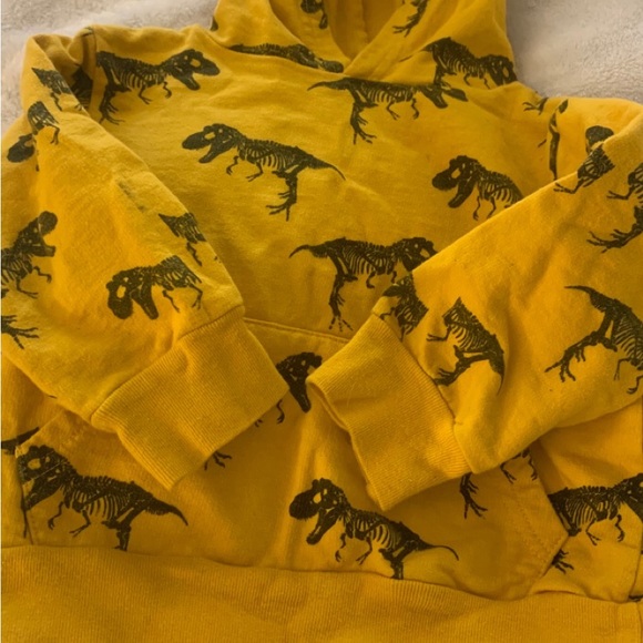 3T boys shirts, yellow hoodie is 2T, black shirt is 2T. To big for my son. - Picture 15 of 16